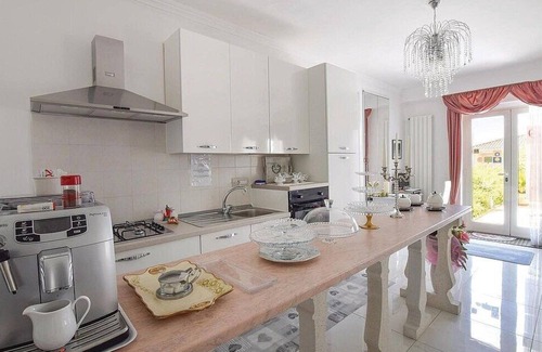 Tortora Marina House | Villa Croma: An elegant and welcoming three-story townhouse which faces the sun and the sea, with Free WI-FI.