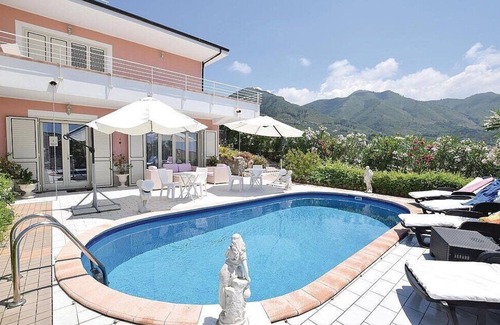 Tortora Marina House | Villa Croma: An elegant and welcoming three-story townhouse which faces the sun and the sea, with Free WI-FI.