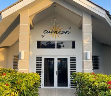 Jan Thiel Villa | Villa Curazon met privézwembad vlakbij het strand!