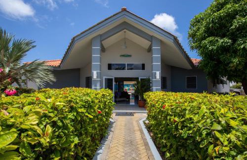 Jan Thiel Villa | Villa Curazon met privézwembad vlakbij het strand!