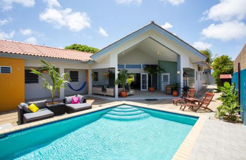 Jan Thiel Villa | Villa Curazon met privézwembad vlakbij het strand!