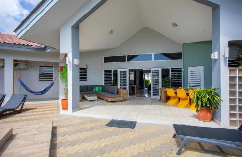 Jan Thiel Villa | Villa Curazon met privézwembad vlakbij het strand!