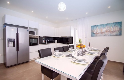 Stanici Villa | Villa Dasianda - only 90 m from the beach, private 30msq heated pool