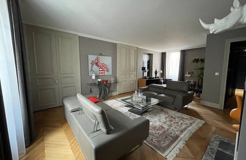 Flore House | Villa de Ville