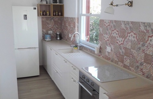 Reitani House | Villa dei Fiori - Appartamento con Giardino e Verande a 150 Metri dal Mare