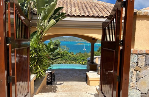 Maho Bay Quarter Villa | Villa Delfina- 4 min walk to Private Peter Bay Beach! 5 Bedroom Villa with pool.