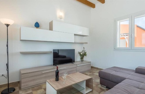 Chiaramonte Gulfi Villa | Villa 'Dimora Ada' with Shared Pool, Wi-Fi and Air Conditioning