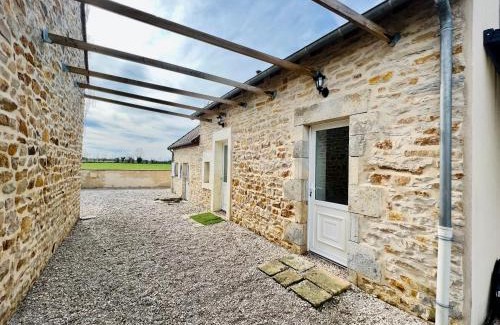 Mars-sur-Allier Villa | "Villa du Circuit" avec Piscine, 4 Chambres, 4 SDB, à 8 min du circuit, parking et portail électrique