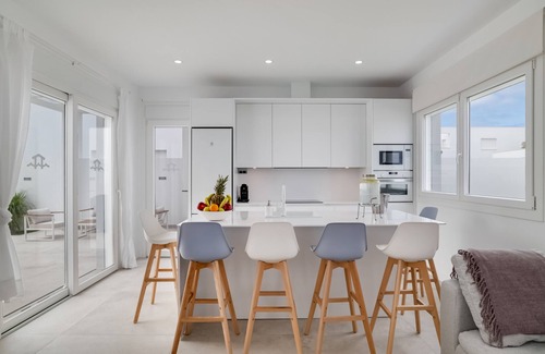 Poblado Sancti Petri Villa | Villa 'Elena Sea' with Private Pool, Wi-Fi and Air Conditioning