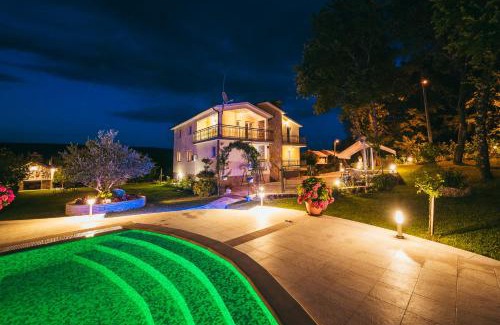 Prolozac Villa | Villa Estera