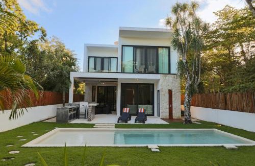 Akumal Villa | Villa Familiar con Alberca Privada en Tulum Country Club Riviera Maya