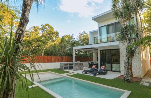 Akumal Villa | Villa Familiar con Alberca Privada en Tulum Country Club Riviera Maya