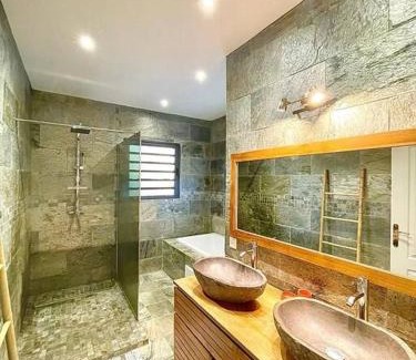 Saint-Pierre De La Reunion Villa | Villa Fleur de Coco - 8p. - piscine privée - haut standing