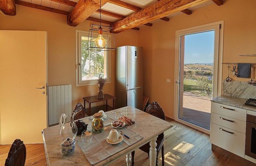 Grosseto Villa | Villa Flores: An elegant and welcoming two-story villa located on top of a small hill, with Free WI-FI.