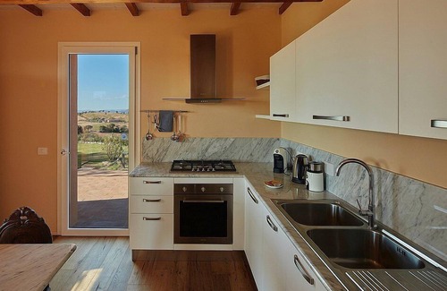 Grosseto Villa | Villa Flores: An elegant and welcoming two-story villa located on top of a small hill, with Free WI-FI.