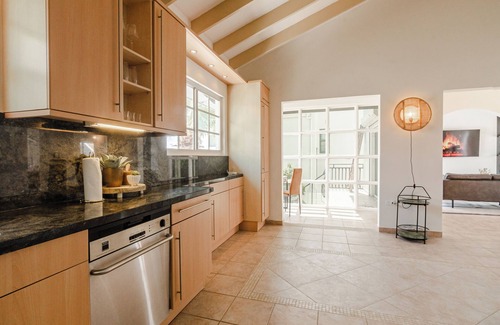 Bubali House | Villa Fontana 2 - Luxury Aruba Villa Near Eagle Beach w/Private Pool