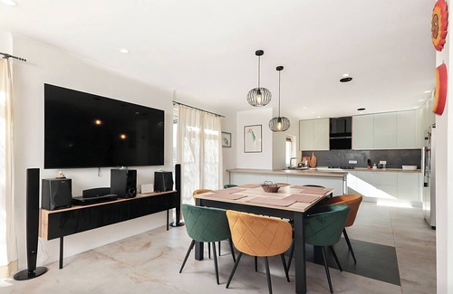 Central Dalmatia Villa | Villa Gariful - Sleeps 10 - Pool - HotTub - PetsOK