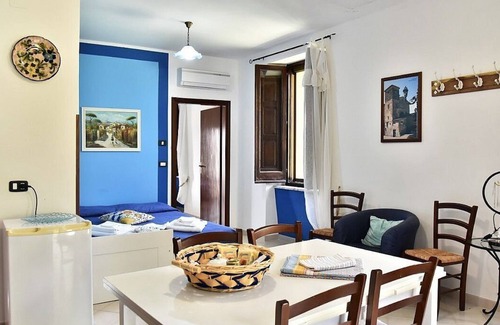 Giungano House | Villa Giuncalia A: A welcoming apartment surrounded by the greenery, with Free WI-FI.