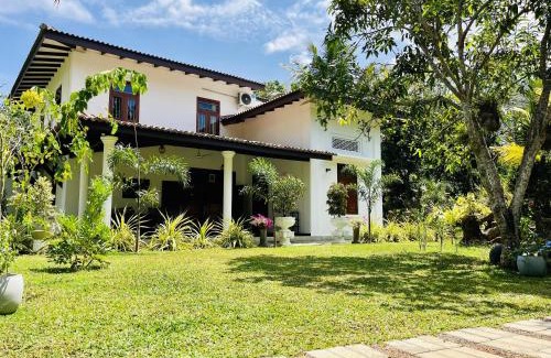 Kamburugamuwa Villa | Villa Green Space