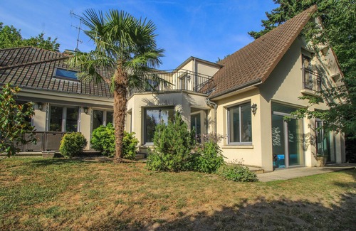 Villennes-sur-Seine Villa | Villa heated pool, central A/C for bedrooms, 30mn to Paris