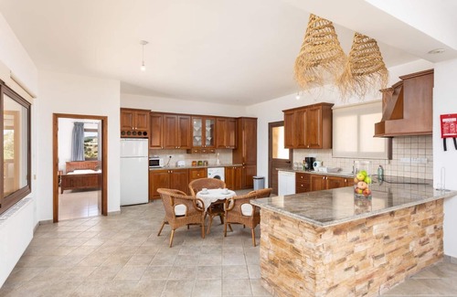 Peristerona Villa | Villa Heaven - Three Bedroom Villa, Sleeps 7