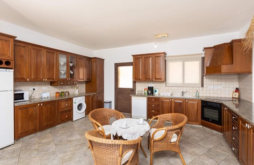 Peristerona Villa | Villa Heaven - Three Bedroom Villa, Sleeps 7