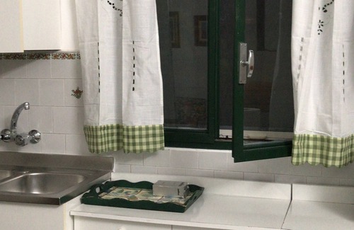 Pisticci Villa | VILLA IL CARRUBO-unit2 € 500 per week with 3 bedrooms for 10 persons