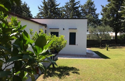 Pisticci Villa | VILLA IL CARRUBO-unit2 € 500 per week with 3 bedrooms for 10 persons