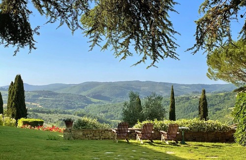 San Pietro in Bossolo Villa | Villa in Piazza with 11 bedrooms sleeps 20