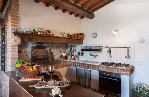 Santarello Villa | Villa in Sinalunga with 6 bedrooms sleeps 16