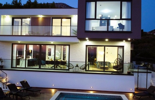 Klis Villa | Villa Katrin - complete privacy, BBQ, pool and panoramic sea view