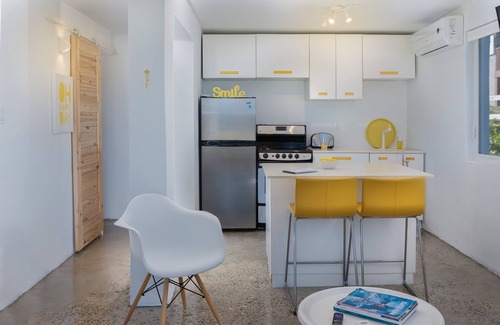 Cockburn Town House | Villa Kaya - Yellow Suite W/Golf Cart - Ocean Front