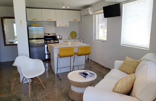 Cockburn Town House | Villa Kaya - Yellow Suite W/Golf Cart - Ocean Front