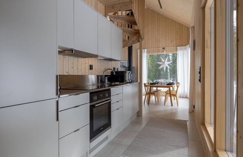 Akaslompolo Cabin | Villa Kuusi by Hi Ylläs