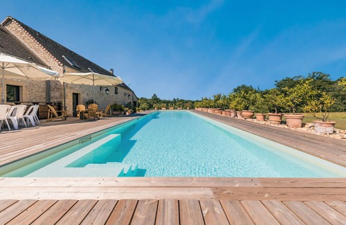 Saint-Germain-des-Pres Villa | Villa Le Mirambeau – Luxury holiday villa in the Dordogne with pool and 6 bedrooms