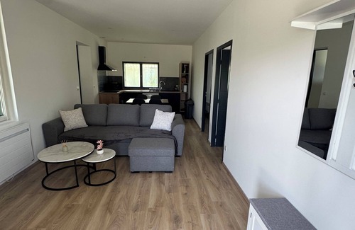 Toulouse Left Bank House | Villa LARRIEU House with garden and parking space