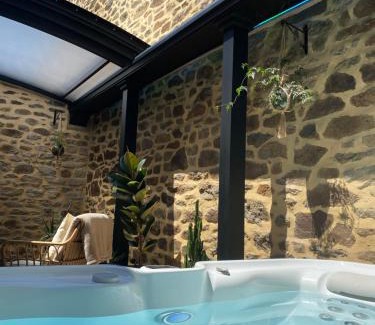 La Vicomte-sur-Rance Bed & Breakfast | Villa Lily Spa, chambre d’hôtes avec spa privatif