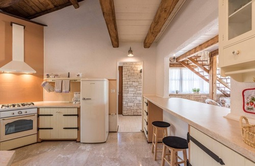 Heki Villa | Villa Lipica with Private Pool and Jacuzzi