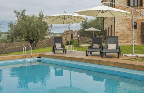 Monteleone di Fermo Villa | Villa Loreta - Vacation villa rental with private pool in Marche