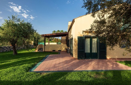 Trappitello Villa | Villa Lunasol-Taormina-countryside-pool- amazing garden-Etna view-10/12 pax