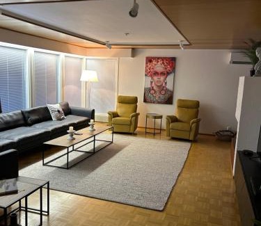 Seinajoki Villa | Villa Mänty 200 m2 Arkkitehdin suunnittelema kaupunkikoti rauhallinen sijainti Sauna autokatos