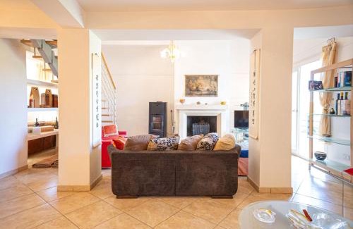 Bassano Romano Villa | Villa Malvasia with Pool and Garden - Borgo Stays