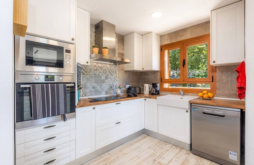 Les Palmeres Villa | Villa 'Maria' with Mountain View, Wi-Fi and Air Conditioning