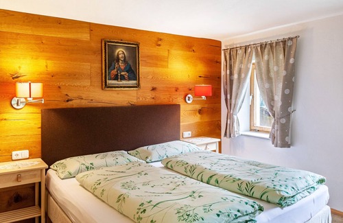 Anras House | Villa 'Maria' with Mountain View, Private Terrace and Wi-Fi