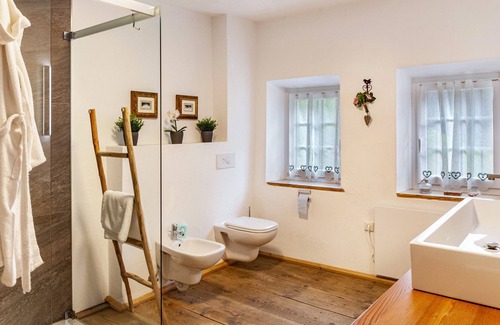 Anras House | Villa 'Maria' with Mountain View, Private Terrace and Wi-Fi