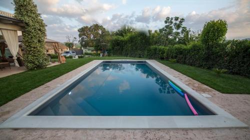 Carassai Villa | Villa MERAVIGLIA, heated pool, 16 km from the sea