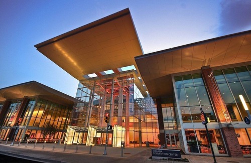 Babe Denny House | Villa Meridian, Penthouse-Steps to Lucas/CCtr