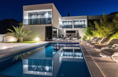 Medulin Villa | Villa Miaa newly built modern villa in Medulin for 9 people with heated swimming pool & jacuzzi