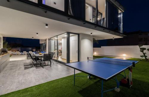 Medulin Villa | Villa Miaa newly built modern villa in Medulin for 9 people with heated swimming pool & jacuzzi