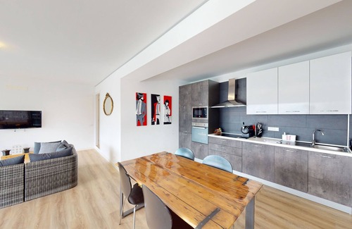 Porto Villa | VILLA MIMOSA - Stunning lake view, private garden, swimming pool and Jacuzzi